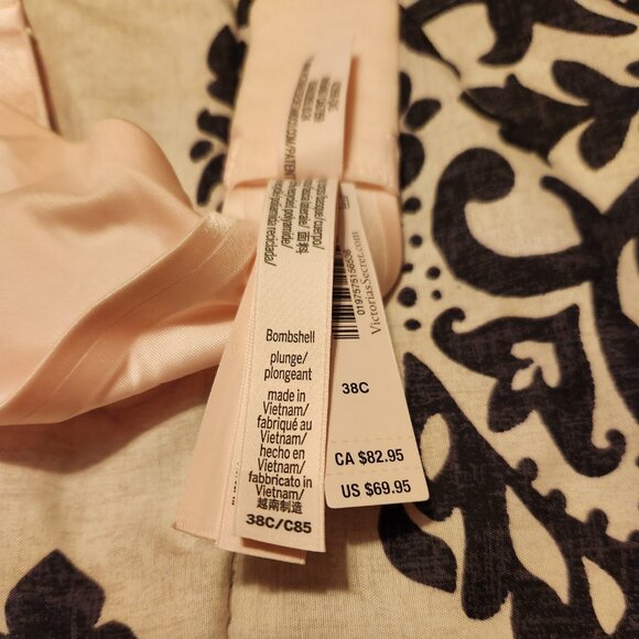 Victorias Secret Shattered Strap Bombshell 38C Bra Add 2 cups, 2 L pantys - Picture 4 of 4